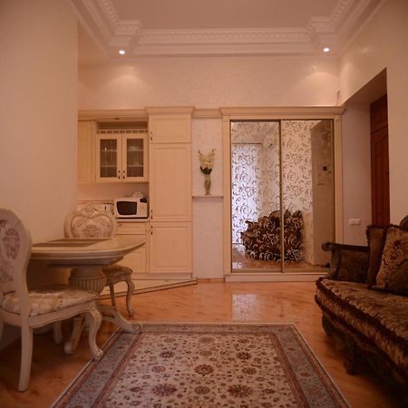 Apartment For Rent On Deribasovskaya Street Odessza Kültér fotó