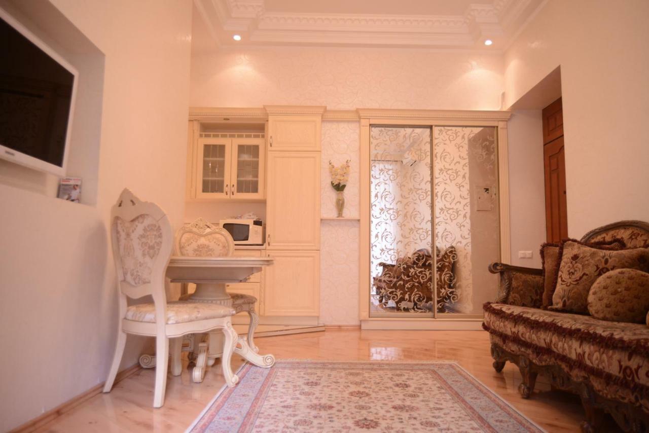 Apartment For Rent On Deribasovskaya Street Odessza Kültér fotó